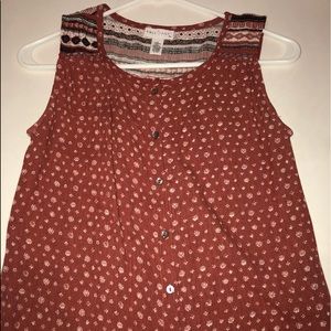 maroon tank top